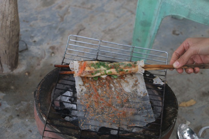 Bình Thuận: Bánh tráng nướng cuộn dễ làm, ngon miệng - Ảnh 5.