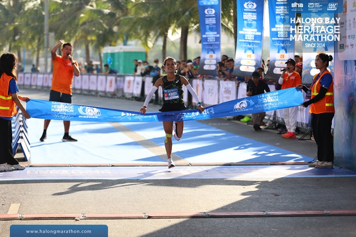 Hồng Lệ và Đan Quyết vô địch nữ, nam Giải Marathon Quốc tế Di sản Hạ Long 2023 - Ảnh 1.