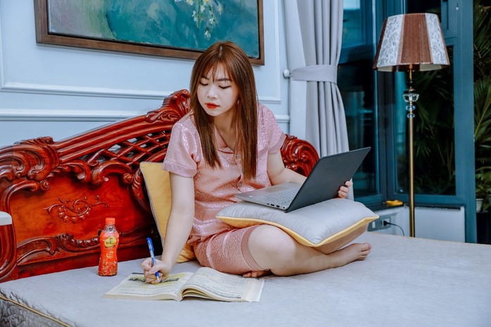 Sinh viên quay cuồng với cơn nóng trong người khi ngày đi học, tối làm thêm, đêm chạy deadline thi cử - Ảnh 6. Sinh viên quay cuồng với cơn nóng trong người khi ngày đi học, tối làm thêm, đêm chạy deadline thi cử - Ảnh 6.
