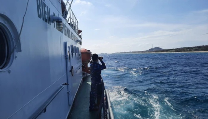 Chìm tàu do phá nước, 14 ngư dân cần được ứng cứu trên vùng biển Bình Thuận - Ảnh 1.
