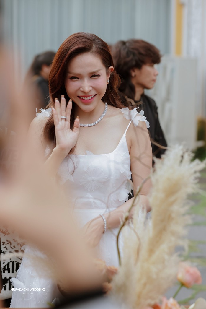 Showbiz Việt tề tựu đám cưới diễn viên Phương Lan - Ảnh 15.