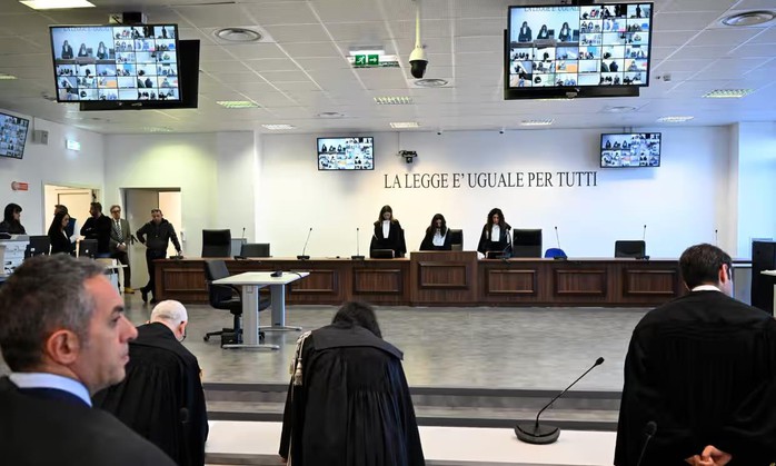 Phiên tòa xử mafia lớn nhất nước Ý tuyên 2.200 năm tù - Ảnh 1.