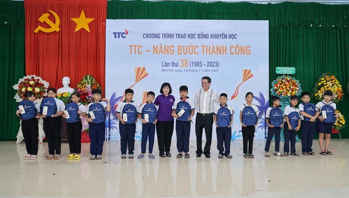 Trao học bổng “TTC - Nâng bước thành công” lần thứ 38 năm 2023 - Ảnh 2. Trao học bổng “TTC - Nâng bước thành công” lần thứ 38 năm 2023 - Ảnh 2.