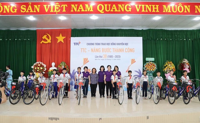 Trao học bổng “TTC - Nâng bước thành công” lần thứ 38 năm 2023 - Ảnh 3. Trao học bổng “TTC - Nâng bước thành công” lần thứ 38 năm 2023 - Ảnh 3.