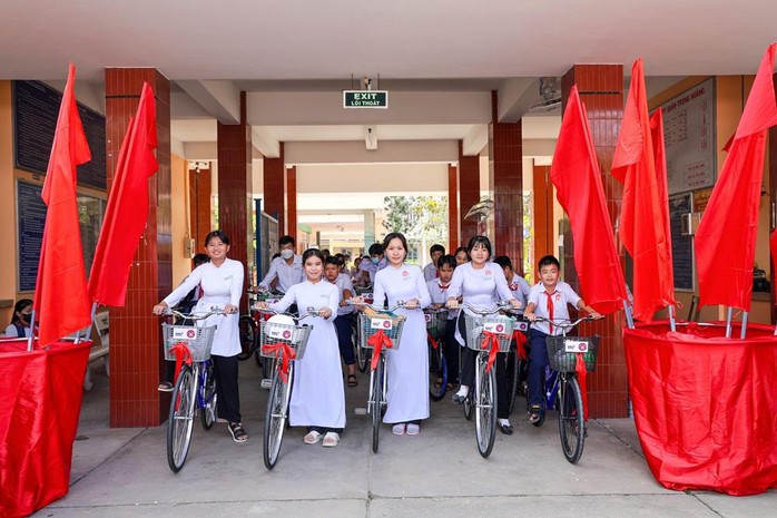 Trao học bổng “TTC - Nâng bước thành công” lần thứ 38 năm 2023 - Ảnh 4. Trao học bổng “TTC - Nâng bước thành công” lần thứ 38 năm 2023 - Ảnh 4.
