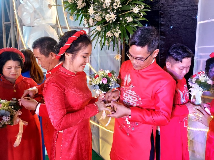 Rộn ràng lễ cưới tập thể thanh niên, công nhân quận Bình Tân - Ảnh 3.