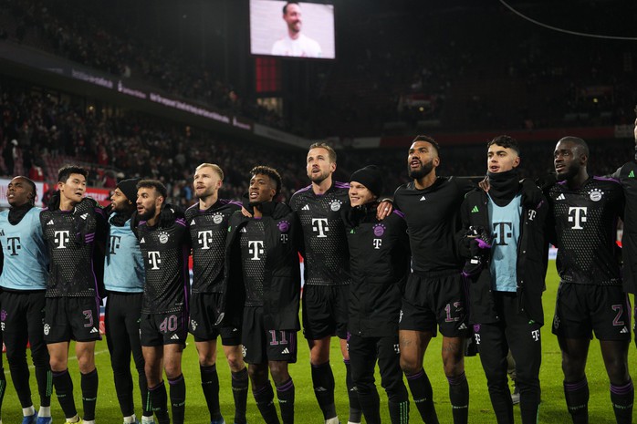 Harry Kane tỏa sáng, Bayern Munich vươn lên dẫn đầu Bundesliga - Ảnh 2.