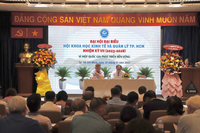 TS Trương Thị Minh Sâm tiếp tục làm Chủ tịch Hội Khoa học kinh tế và Quản lý TP HCM - Ảnh 3.