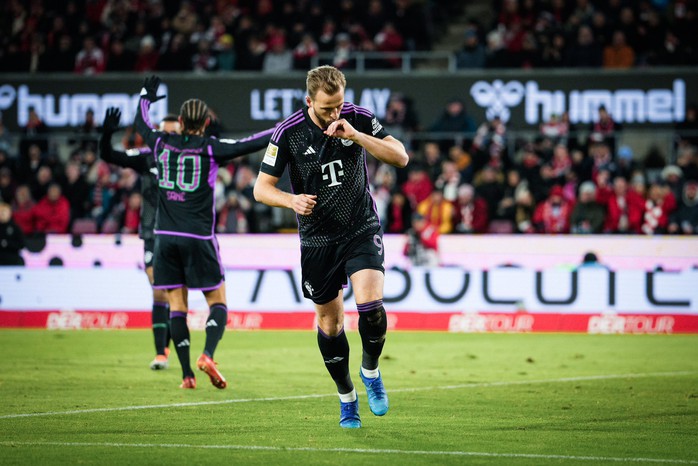 Harry Kane tỏa sáng, Bayern Munich vươn lên dẫn đầu Bundesliga - Ảnh 1.