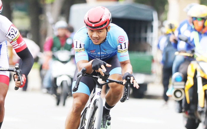 Lê Nguyệt Minh giành cả Áo vàng và Áo xanh cuộc đua xe đạp Cúp phát thanh VOH 2023 - Ảnh 2.