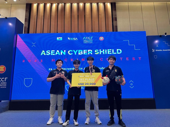 Sinh viên Việt Nam nhận giải thưởng 20.000 USD về an ninh mạng - Ảnh 1.