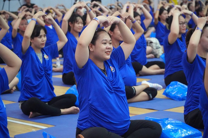 VIDEO: 650 mẹ bầu đồng diễn yoga tại TP HCM - Ảnh 7.