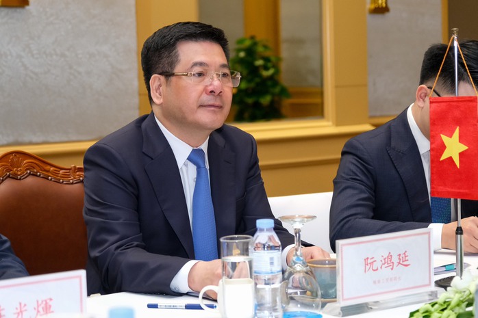 Dừng nhập tôm hùm bông Việt Nam, Bộ trưởng Thương mại Trung Quốc nêu giải pháp tháo gỡ - Ảnh 1.