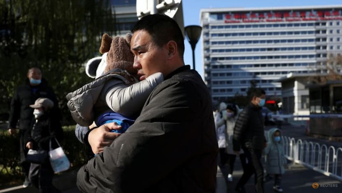 Trung Quốc ứng phó làn sóng dịch bệnh hô hấp mới - Ảnh 1.