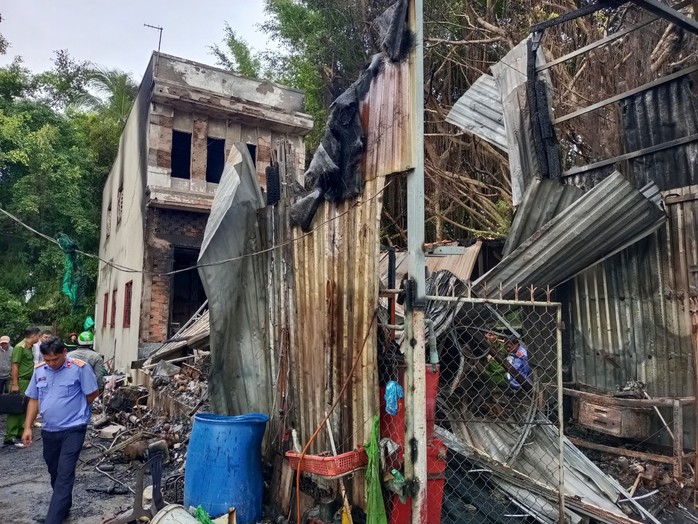 2 cha con tử vong trong căn nhà bị cháy ở Vĩnh Long - Ảnh 1.