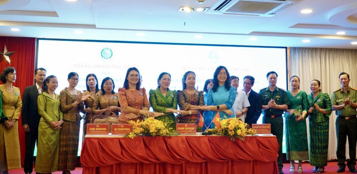 Hội Liên hiệp Phụ nữ tỉnh Bình Phước và 3 tỉnh Campuchia ký kết bản ghi nhớ quan trọng - Ảnh 1.