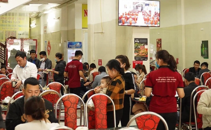 Thực khách ăn cơm trưa hết 270 ngàn đồng, chuyển nhầm 270 triệu đồng là ai?- Ảnh 1. Thực khách ăn cơm trưa hết 270 ngàn đồng, chuyển nhầm 270 triệu đồng là ai?- Ảnh 1.