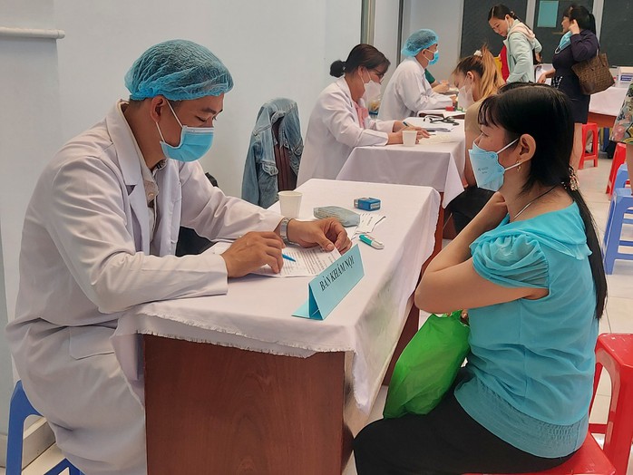 Bộ LĐ-TB-XH nói gì về đề nghị giảm tuổi hưu đối với một số ngành nghề đặc thù?- Ảnh 2. Bộ LĐ-TB-XH nói gì về đề nghị giảm tuổi hưu đối với một số ngành nghề đặc thù?- Ảnh 2.