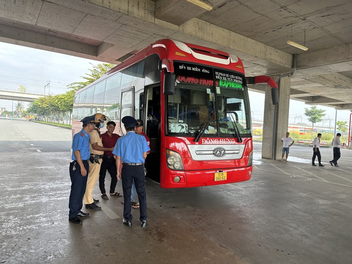 CLIP: Đồng loạt kiểm tra bãi xe Phương Trang, Thuận Thảo, Việt Tân Phát tại TP HCM - Ảnh 5.