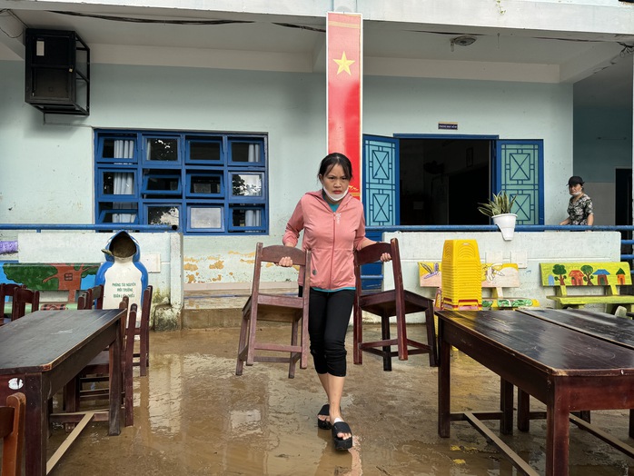 Nửa đêm lũ ập vào trường, gần 1.500 học sinh Đà Nẵng phải nghỉ học - Ảnh 6.