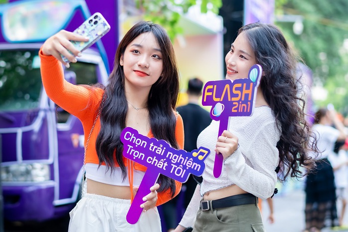 Nhạc hội TPBank 2in1 Concert: Dàn nghệ sĩ đình đám cùng bạn trọn trải nghiệm đỉnh cao - Ảnh 2. Nhạc hội TPBank 2in1 Concert: Dàn nghệ sĩ đình đám cùng bạn trọn trải nghiệm đỉnh cao - Ảnh 2.