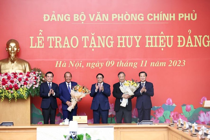 Trao danh hiệu cao quý tặng nguyên Phó Thủ tướng Thường trực Trương Hòa Bình và nguyên Phó Thủ tướng Phạm Gia Khiêm - Ảnh 4.
