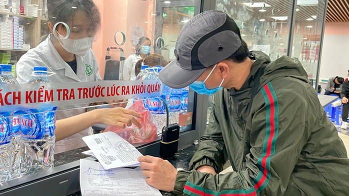 Người dân khám bệnh tại Bệnh viện Bạch Mai, TP Hà Nội Người dân khám bệnh tại Bệnh viện Bạch Mai, TP Hà Nội