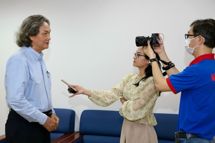 "Mai Vàng tri ân" trao tặng quà 3 nhà trí thức, nhiếp ảnh tại TP HCM- Ảnh 3. "Mai Vàng tri ân" trao tặng quà 3 nhà trí thức, nhiếp ảnh tại TP HCM- Ảnh 3.