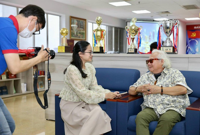 "Mai Vàng tri ân" trao tặng quà 3 nhà trí thức, nhiếp ảnh tại TP HCM- Ảnh 8. "Mai Vàng tri ân" trao tặng quà 3 nhà trí thức, nhiếp ảnh tại TP HCM- Ảnh 8.