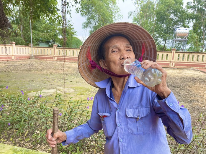 Bà lão 50 năm không ăn cơm vẫn… khỏe như thường- Ảnh 1. Bà lão 50 năm không ăn cơm vẫn… khỏe như thường- Ảnh 1.