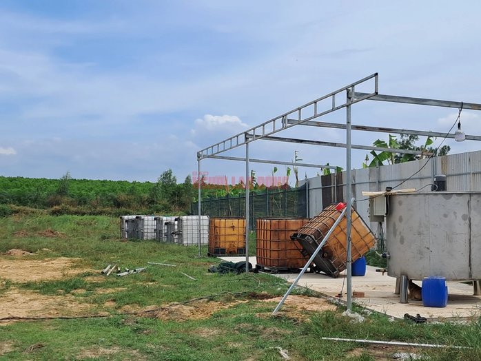Đường dây tái chế nhớt thải quy mô lớn ẩn sâu trong bìa rừng- Ảnh 6. Đường dây tái chế nhớt thải quy mô lớn ẩn sâu trong bìa rừng- Ảnh 6.
