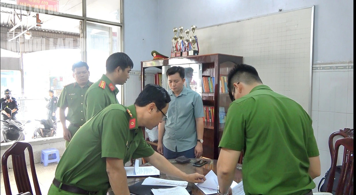 Bắt tạm giam 1 cựu đăng kiểm viên ở Long An- Ảnh 2. Bắt tạm giam 1 cựu đăng kiểm viên ở Long An- Ảnh 2.