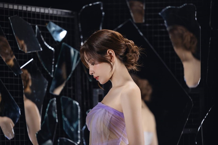 Chi Pu: "Mong mọi người luôn tin chính mình, ngày tháng khó khăn sẽ sớm qua mau"
- Ảnh 4. Chi Pu: "Mong mọi người luôn tin chính mình, ngày tháng khó khăn sẽ sớm qua mau"
- Ảnh 4.