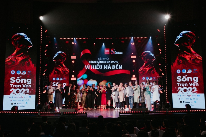 H'Hen Niê, Bùi Quỳnh Hoa đồng hành cùng người sống chung với HVI/AIDS
- Ảnh 3. H'Hen Niê, Bùi Quỳnh Hoa đồng hành cùng người sống chung với HVI/AIDS
- Ảnh 3.