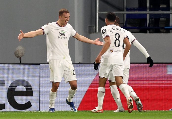 Salah ghi bàn thắng thứ 199, Liverpool vượt vòng bảng Europa League- Ảnh 5. Salah ghi bàn thắng thứ 199, Liverpool vượt vòng bảng Europa League- Ảnh 5.