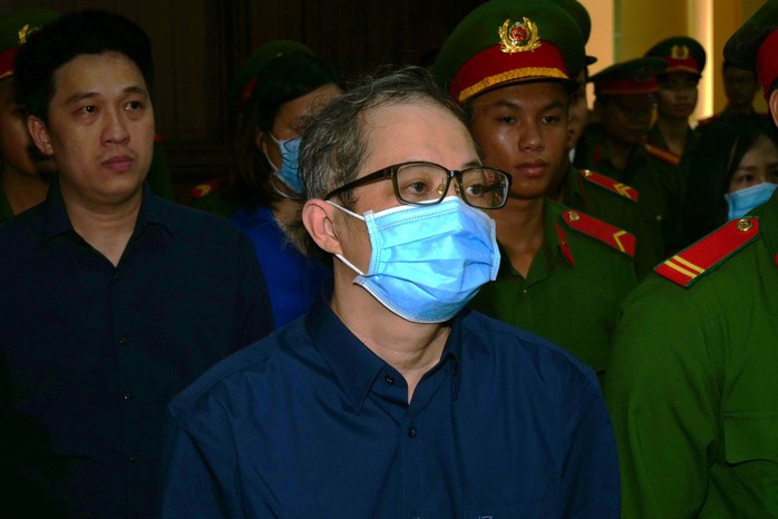Tuyên án vụ tham ô 102 tỉ đồng tại Bệnh viện TP Thủ Đức- Ảnh 2. Tuyên án vụ tham ô 102 tỉ đồng tại Bệnh viện TP Thủ Đức- Ảnh 2.