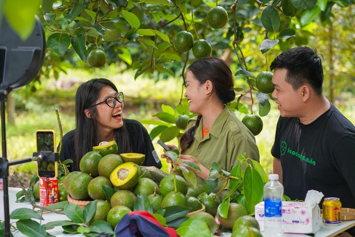 Nhân viên FoodMap trong một buổi livestream bán nông sản Đà Lạt Ảnh: FoodMap Nhân viên FoodMap trong một buổi livestream bán nông sản Đà Lạt Ảnh: FoodMap