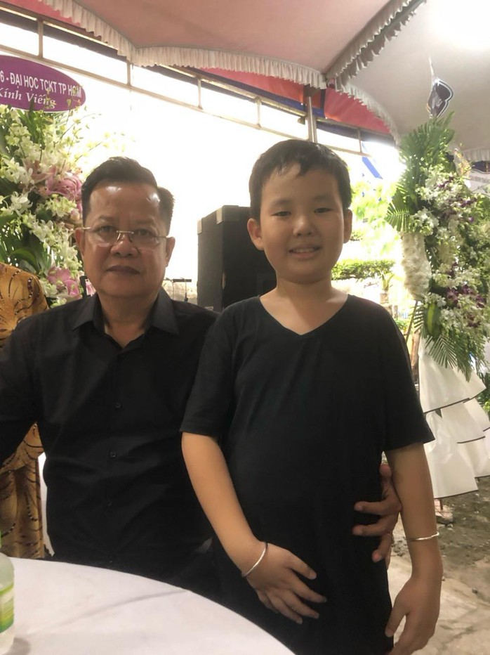 NSND Lệ Thủy nghẹn ngào tiễn biệt "Tư Ếch Văn Hường"- Ảnh 5. NSND Lệ Thủy nghẹn ngào tiễn biệt "Tư Ếch Văn Hường"- Ảnh 5.