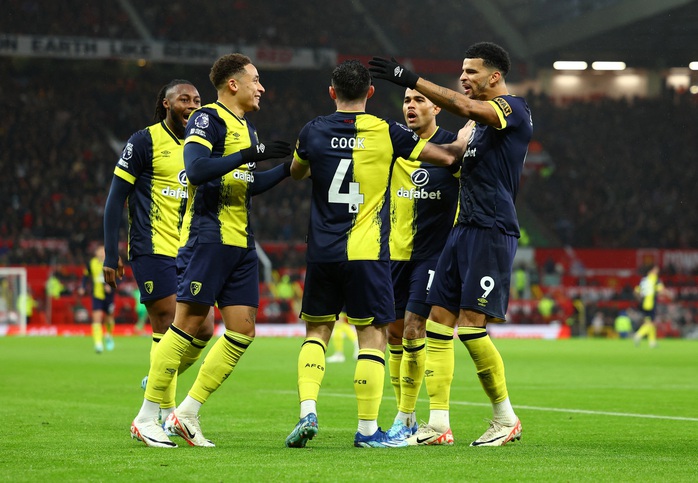 Choáng váng với thảm bại của Man United, cổ động viên phẫn uất- Ảnh 1. Choáng váng với thảm bại của Man United, cổ động viên phẫn uất- Ảnh 1.