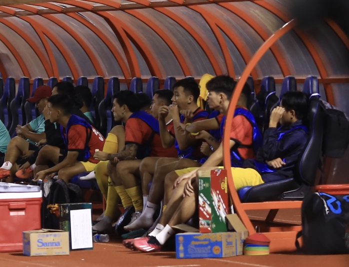 Khánh Hòa thất bại với lực lượng chỉ có 1 thủ môn- Ảnh 1. Khánh Hòa thất bại với lực lượng chỉ có 1 thủ môn- Ảnh 1.