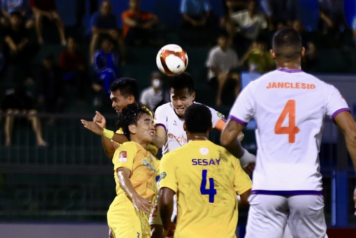 Khánh Hòa thất bại với lực lượng chỉ có 1 thủ môn- Ảnh 5. Khánh Hòa thất bại với lực lượng chỉ có 1 thủ môn- Ảnh 5.