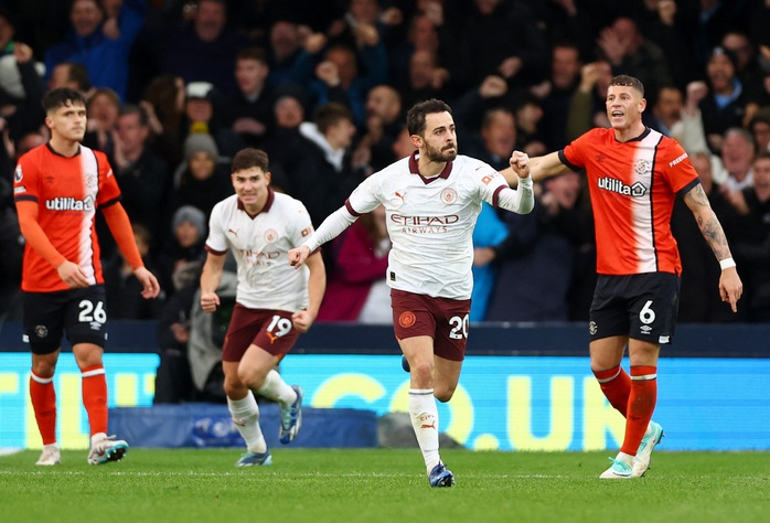 Ngược dòng đánh bại Luton Town, Man City hết lo bị ám ảnh kỷ lục buồn- Ảnh 4. Ngược dòng đánh bại Luton Town, Man City hết lo bị ám ảnh kỷ lục buồn- Ảnh 4.