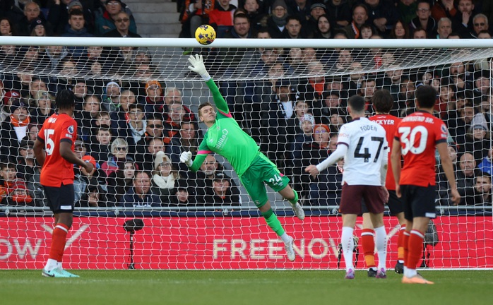 Ngược dòng đánh bại Luton Town, Man City hết lo bị ám ảnh kỷ lục buồn- Ảnh 2. Ngược dòng đánh bại Luton Town, Man City hết lo bị ám ảnh kỷ lục buồn- Ảnh 2.