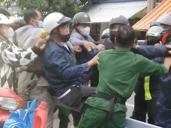 TÔI LÊN TIẾNG: Đoàn mô tô Harley "khoe mẽ" - xử ngay những "ông con trời"!- Ảnh 1. TÔI LÊN TIẾNG: Đoàn mô tô Harley "khoe mẽ" - xử ngay những "ông con trời"!- Ảnh 1.