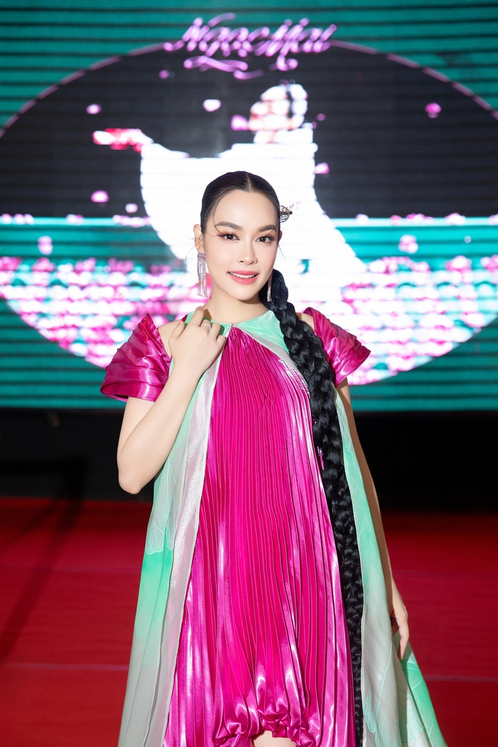 Được chồng động viên, "O Sen" Ngọc Mai khoe vũ đạo- Ảnh 8. Được chồng động viên, "O Sen" Ngọc Mai khoe vũ đạo- Ảnh 8.