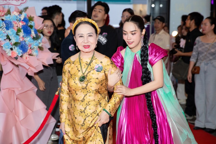 Được chồng động viên, "O Sen" Ngọc Mai khoe vũ đạo- Ảnh 2. Được chồng động viên, "O Sen" Ngọc Mai khoe vũ đạo- Ảnh 2.