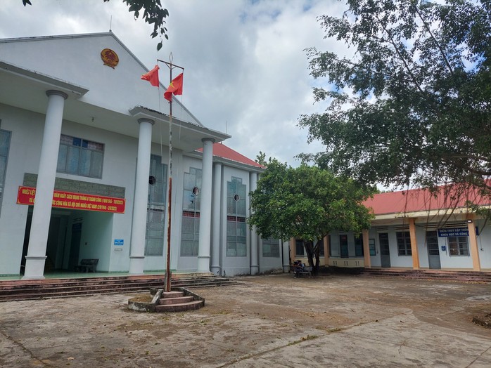 Bí thư huyện lên tiếng vụ trụ sở xã "vắng như chùa bà đanh" trong giờ hành chính- Ảnh 2. Bí thư huyện lên tiếng vụ trụ sở xã "vắng như chùa bà đanh" trong giờ hành chính- Ảnh 2.