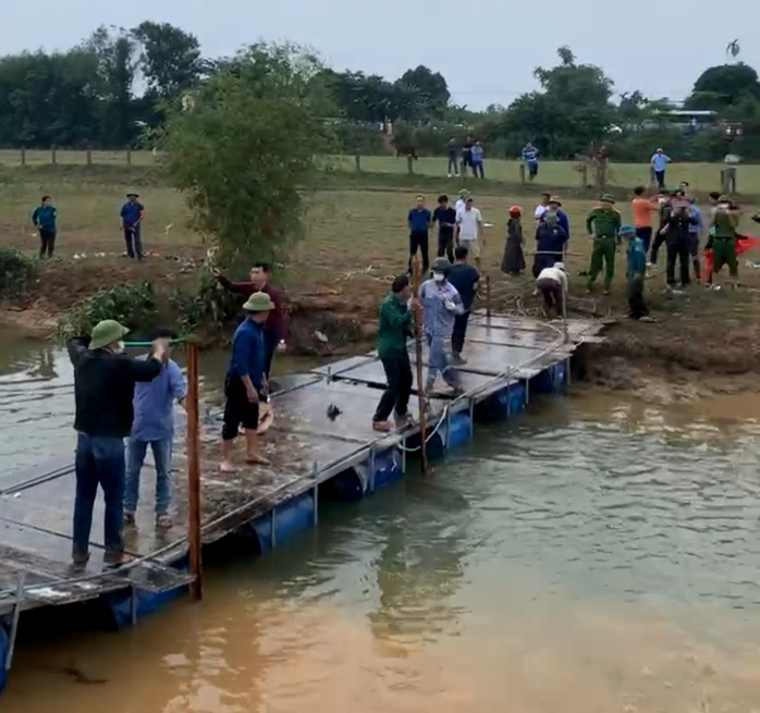 Bảo vệ an toàn cho việc cắm mốc mỏ cát phục vụ cao tốc Bắc - Nam - Ảnh 1. Bảo vệ an toàn cho việc cắm mốc mỏ cát phục vụ cao tốc Bắc - Nam - Ảnh 1.