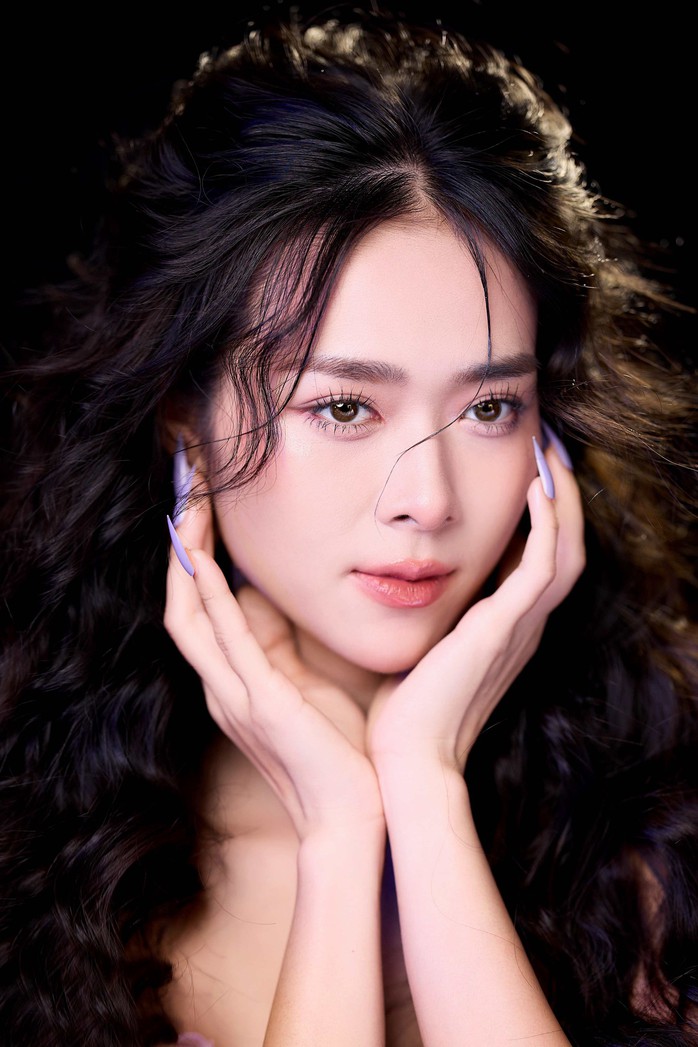 Diệp Bảo Ngọc: Hạnh phúc tự cảm nhận chứ không phải để người khác thấy
- Ảnh 4. Diệp Bảo Ngọc: Hạnh phúc tự cảm nhận chứ không phải để người khác thấy
- Ảnh 4.