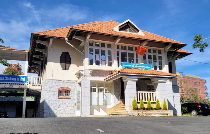 Bác sĩ nhận thuốc "giúp" bệnh nhân, trục lợi bảo hiểm y tế gần 900 triệu đồng- Ảnh 2. Bác sĩ nhận thuốc "giúp" bệnh nhân, trục lợi bảo hiểm y tế gần 900 triệu đồng- Ảnh 2.